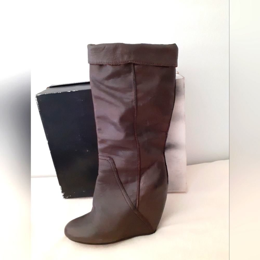 Boots - Picture 3 of 6